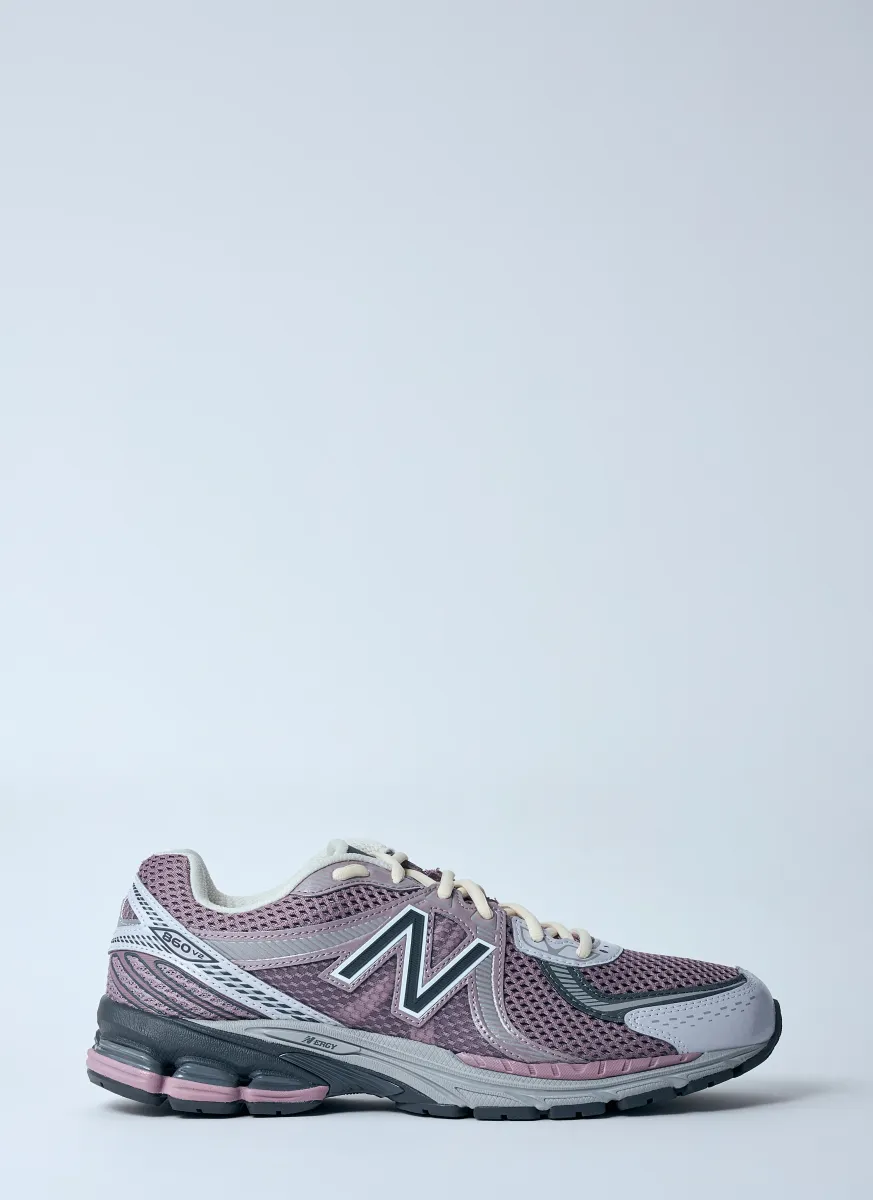860v2 Sneakers