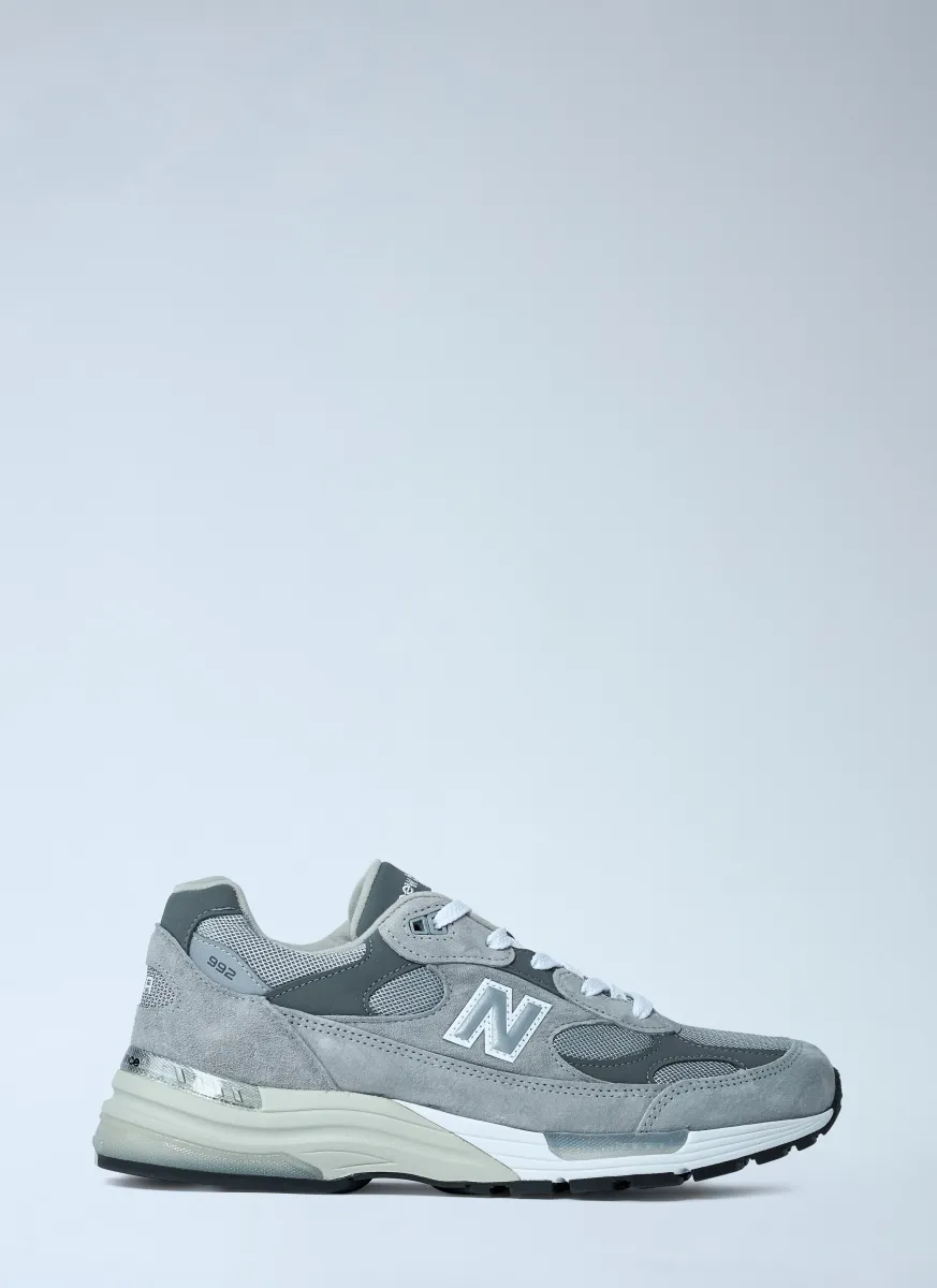U992 Sneakers