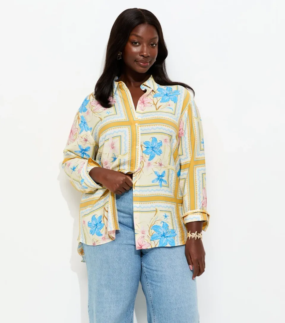 Women's Plus Size Yellow Floral Title Print Shirt Curves