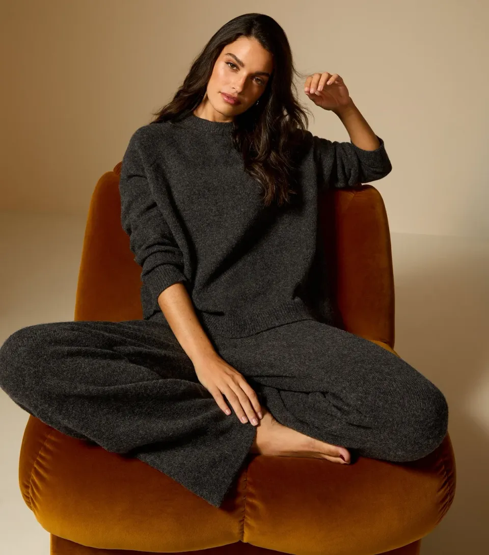 Women's Camel Crew Neck Midweight Knit Jumper
