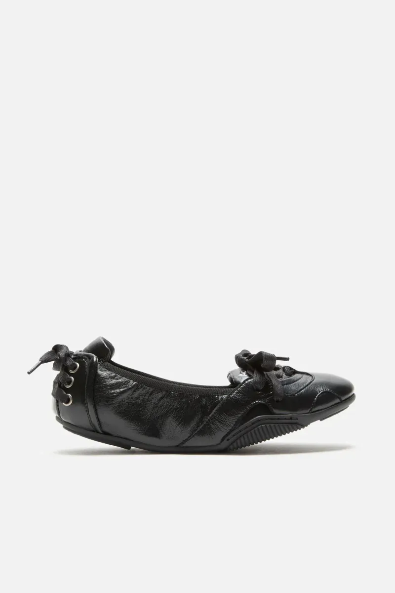 Lace-up leather shoes