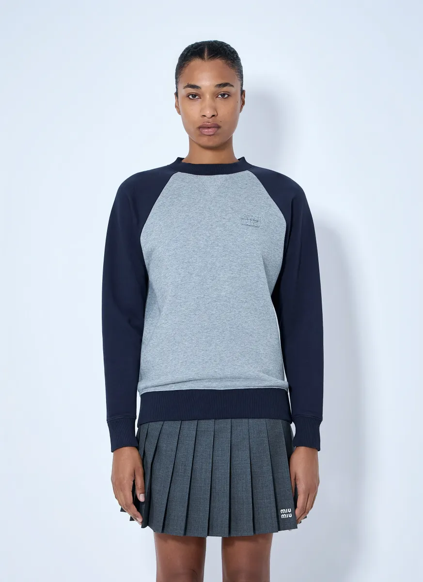 Raglan Sleeve Sweatshirt