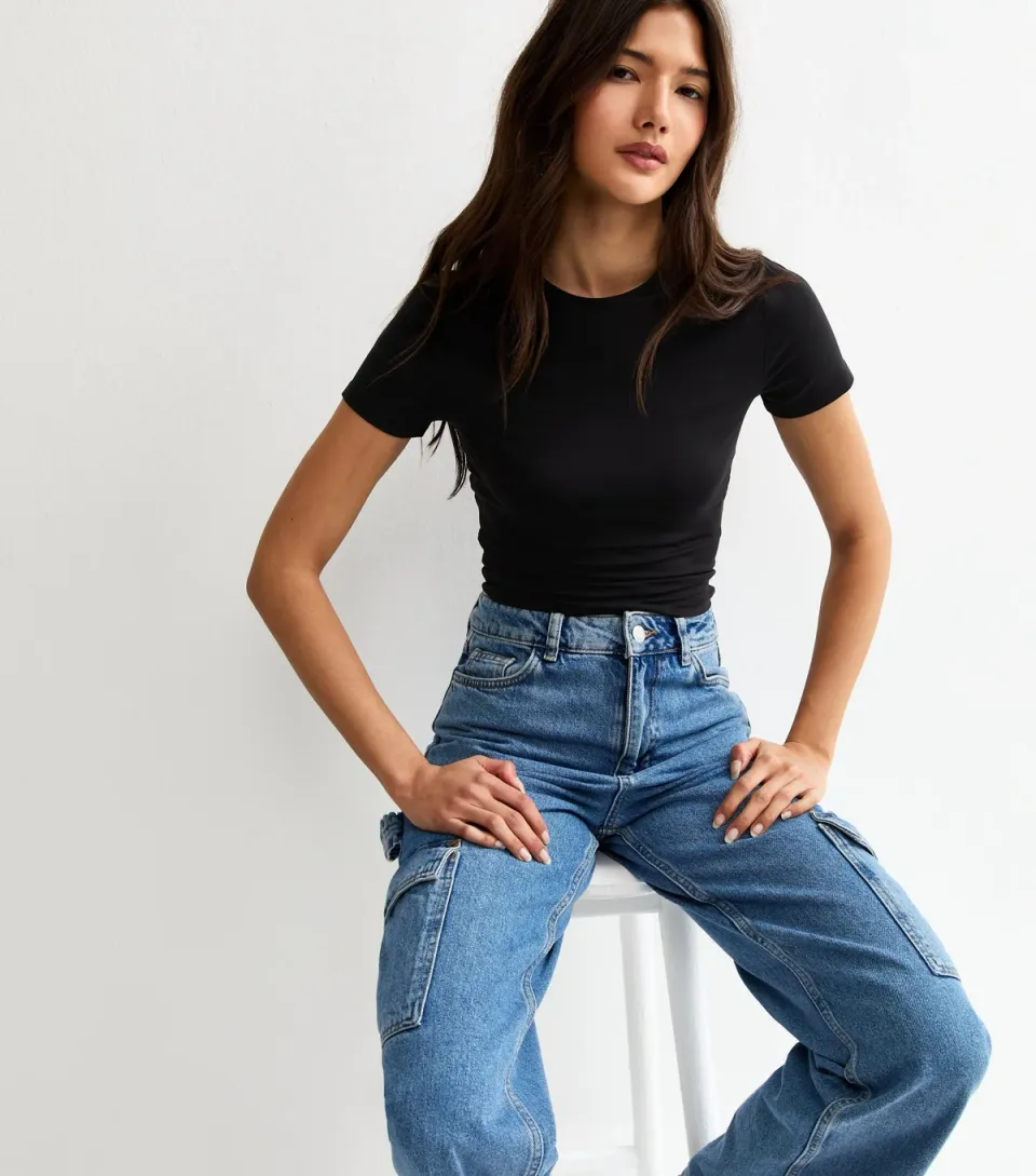 Women's Black Crew Neck Slinky Cropped T-Shirt