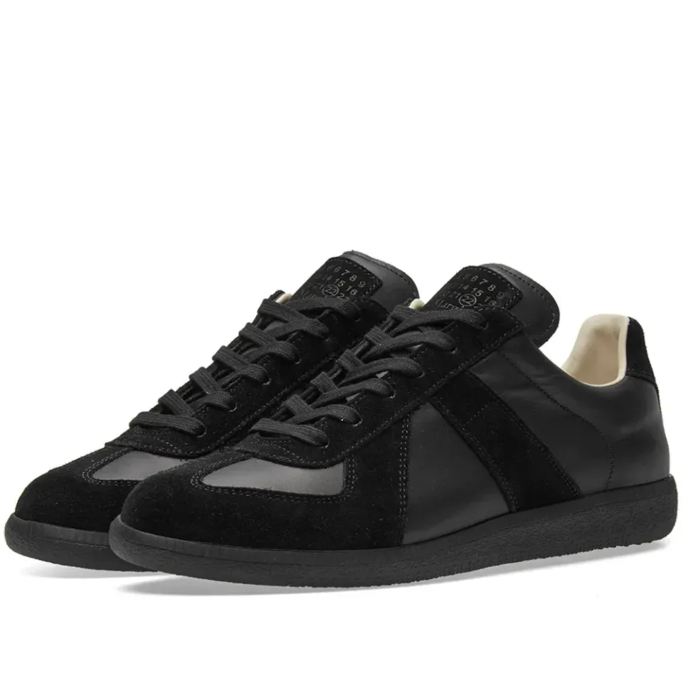 22 Classic Replica Sneaker