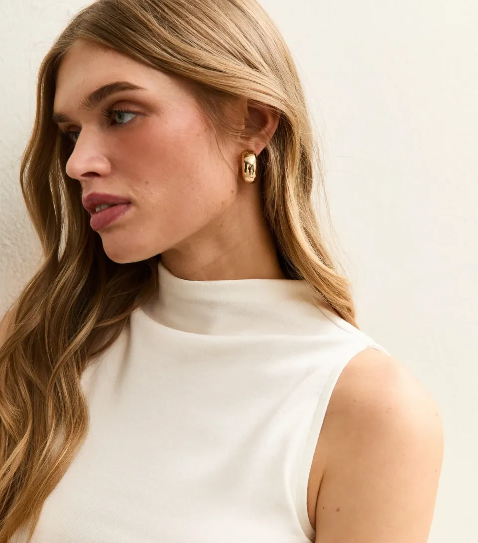 Women's Cream Grown On Neck Vest