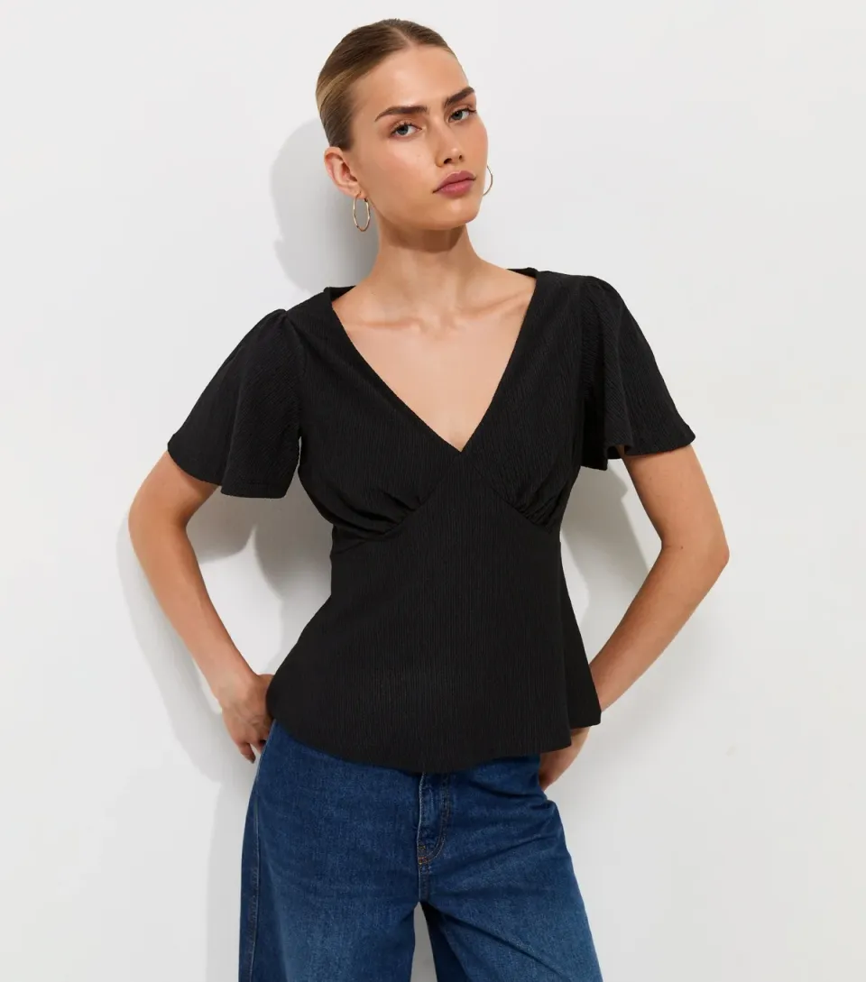 Women's Black Crinkled Flutter Sleeve V-Neck Tea Top