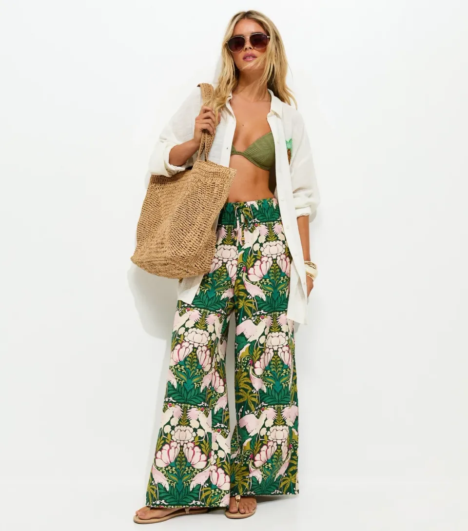 Women's Petite White Lotus Print Beach Wide Leg Trousers