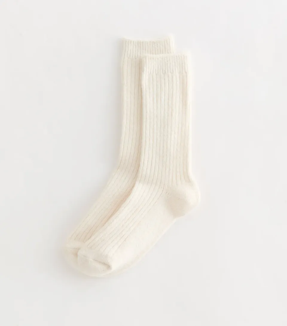Cream Ribbed Lounge Socks