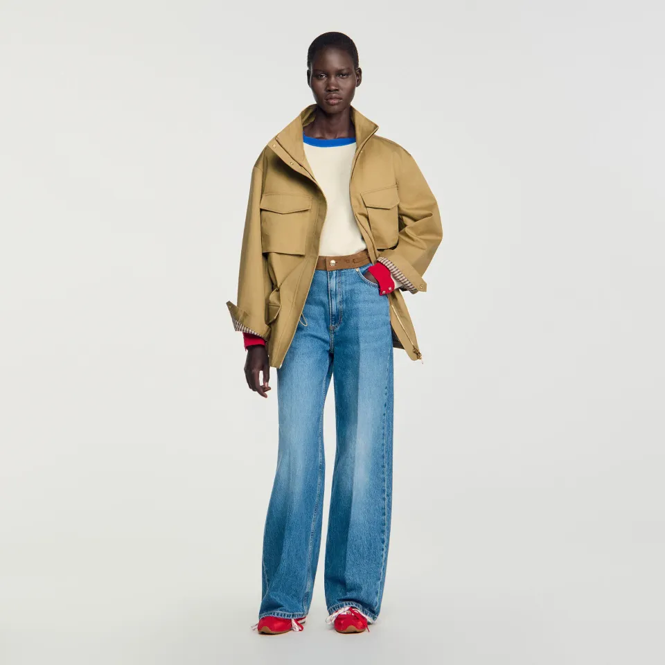 Straight jeans with leather belt