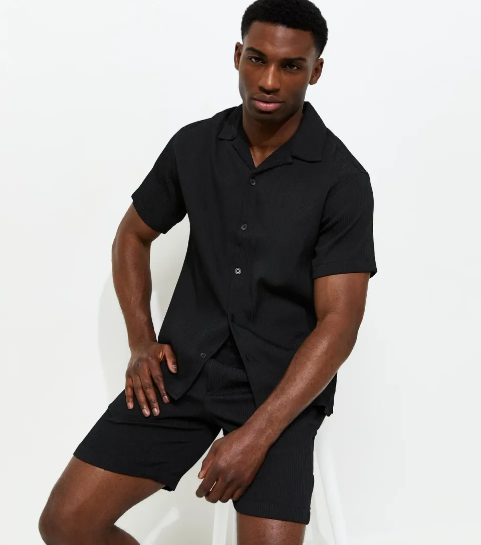 Men's Black Relaxed Striped Short Sleeve Shirt