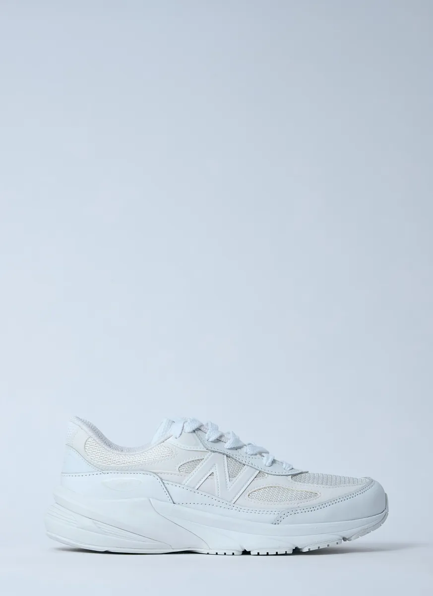 990 Sneakers