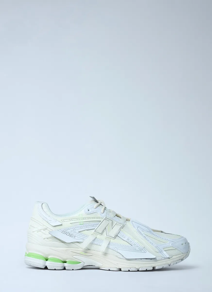 1906A Sneakers