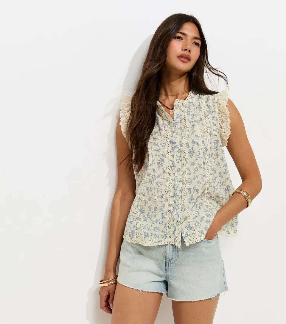Women's Blue Dobby Floral Print Lace Trim Pleated Blouse