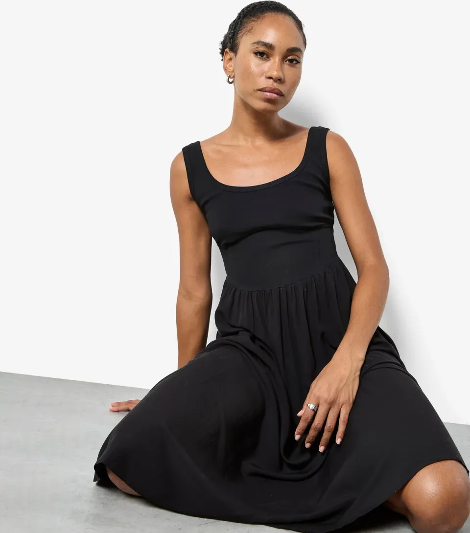 Women's Black Scoop Neck Contrast Skirt Midi Dress