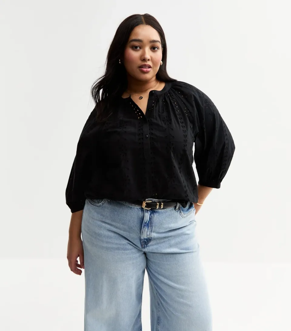 Women's Plus Size Black Broderie Anglaise Cropped Sleeve Blouse Curves