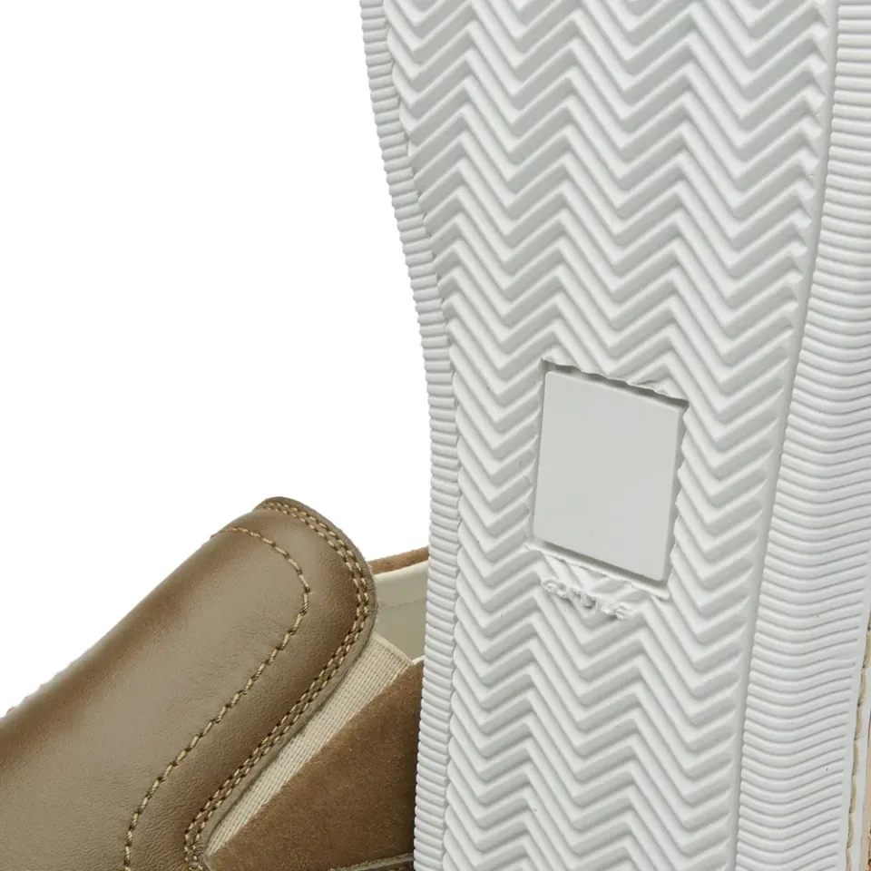 22 Slip On Sneaker