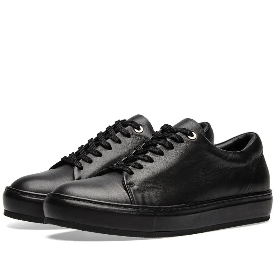 Plain Sneaker