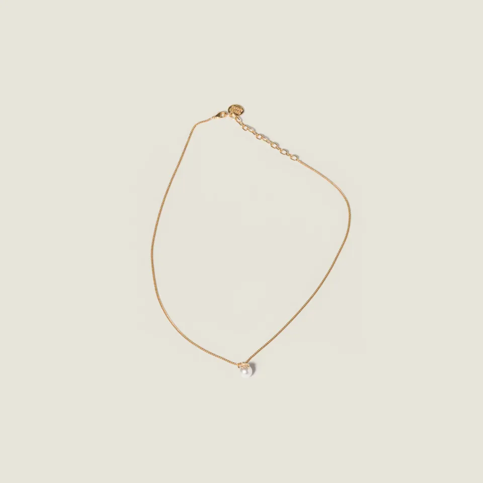 Metal and pearl necklace