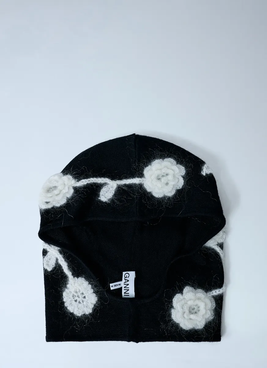 Bonnet With Crochet Flowers