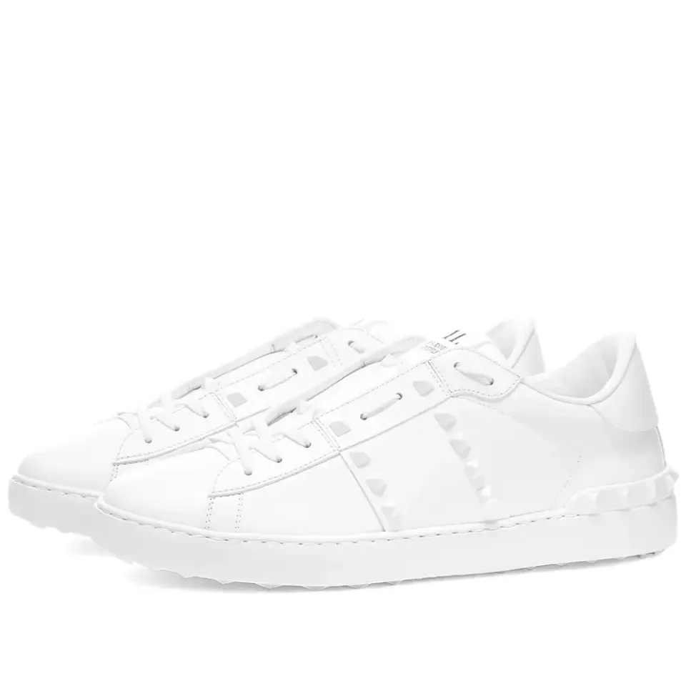 Rockstud Untitled Low Top Sneaker