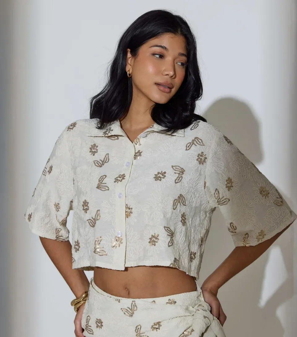 Women's Oatmeal Sequin Floral Short Sleeve Shirt