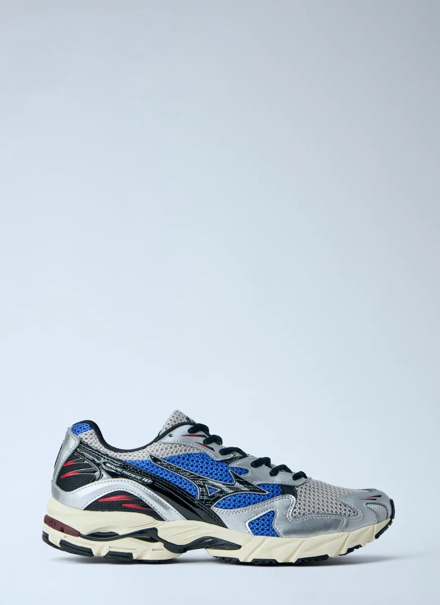 Wave Rider 10 Sneakers
