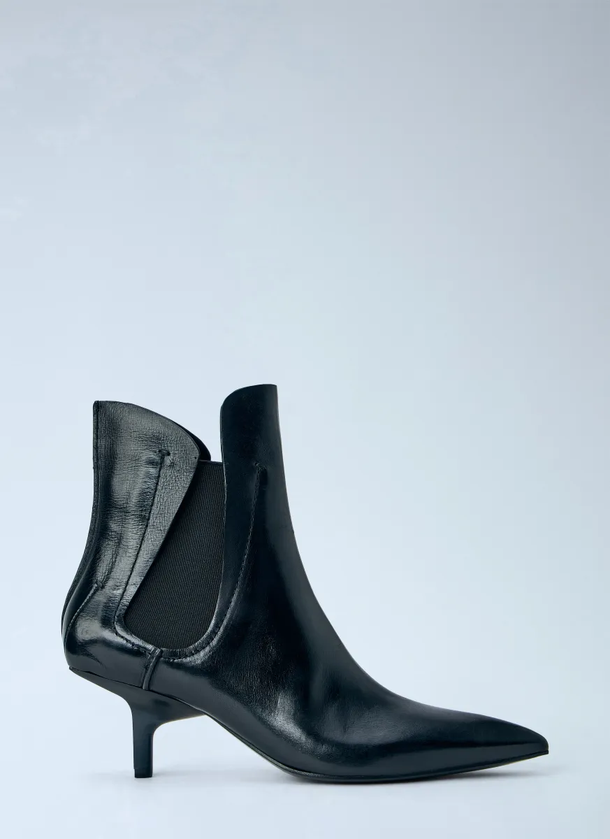 Dorothy Point Boots