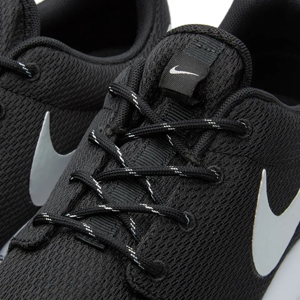 W Roshe One