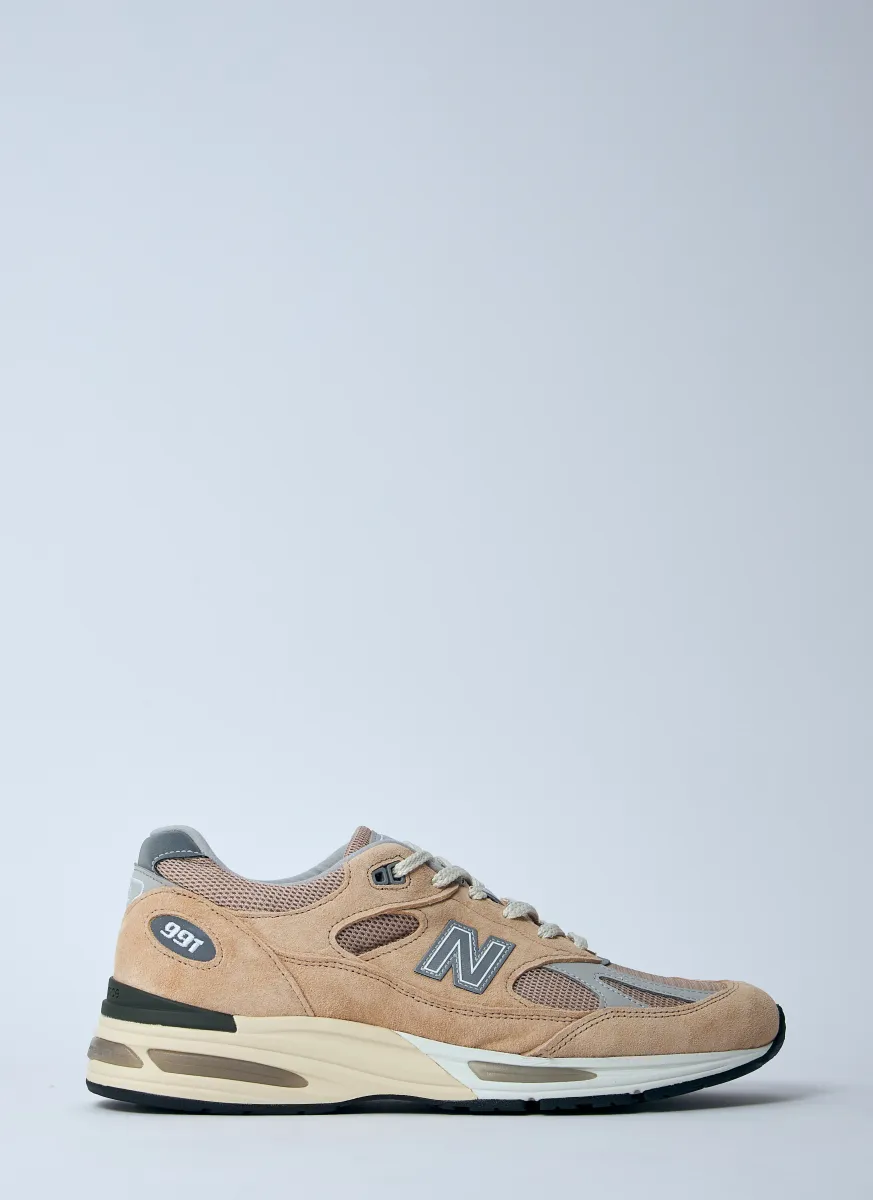 991v2 Sneakers
