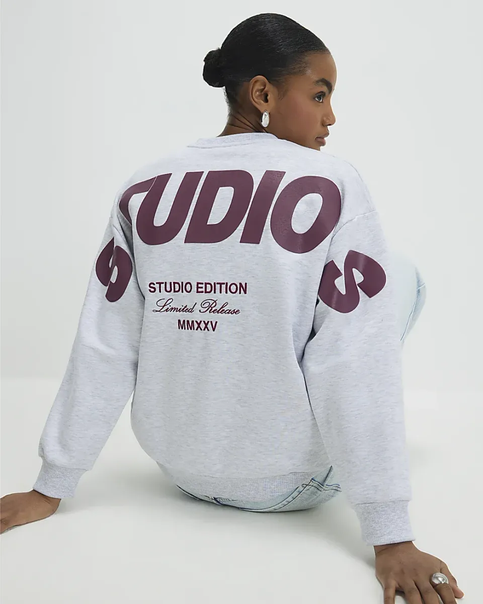 Studio Graphic Oversized Sweatshirt