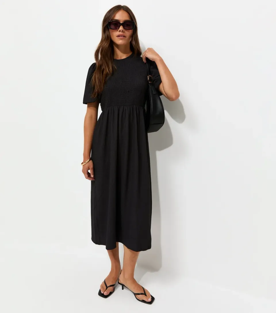 Women's Petite Black Woven Texture Shirred Bodice Midi Dress