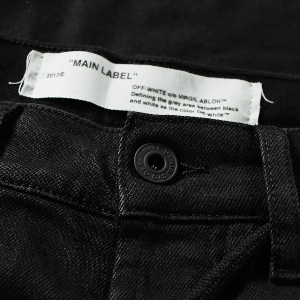 Sprayed Diagonals Slim Fit Jean
