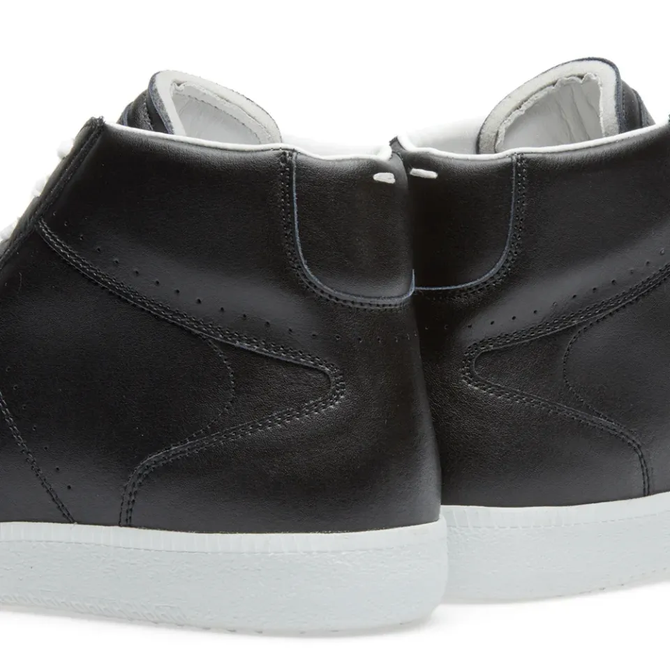 22 Ace Mid Sneaker