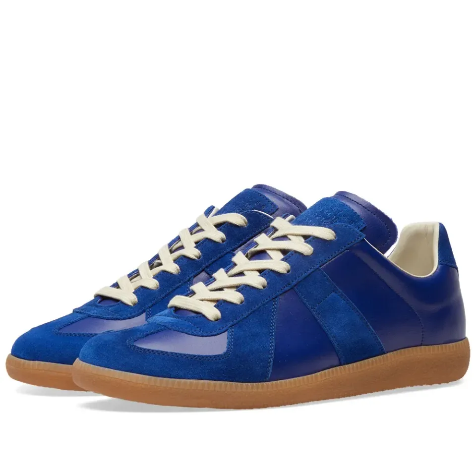 22 Classic Replica Sneaker