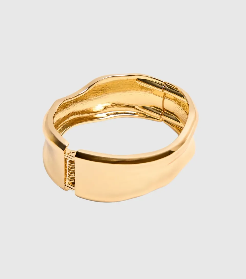 Gold Tone Sculpted Chunky Single Clasp Bangle