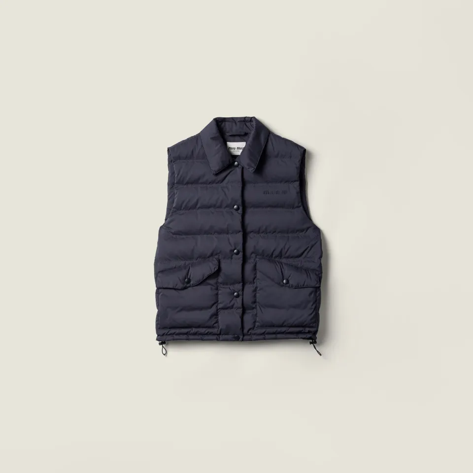 Technical pongé down vest