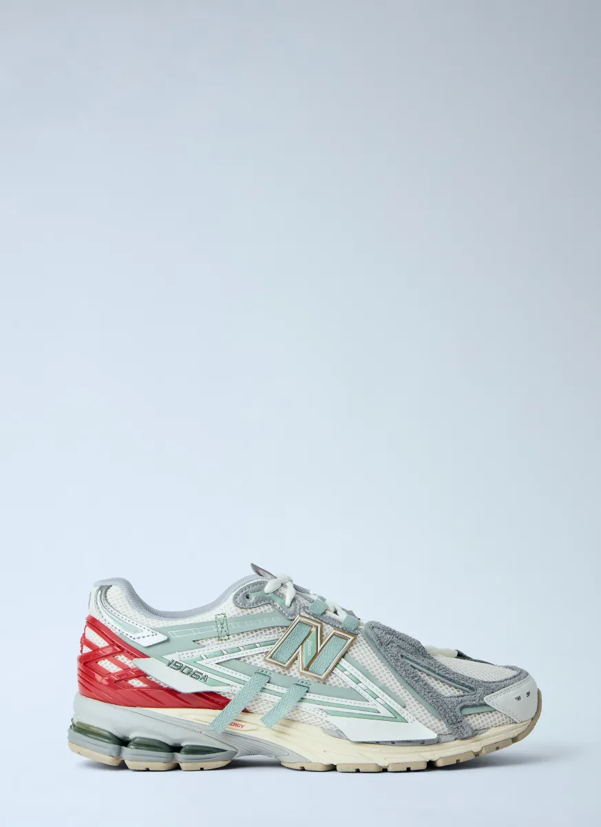 1906A Sneakers