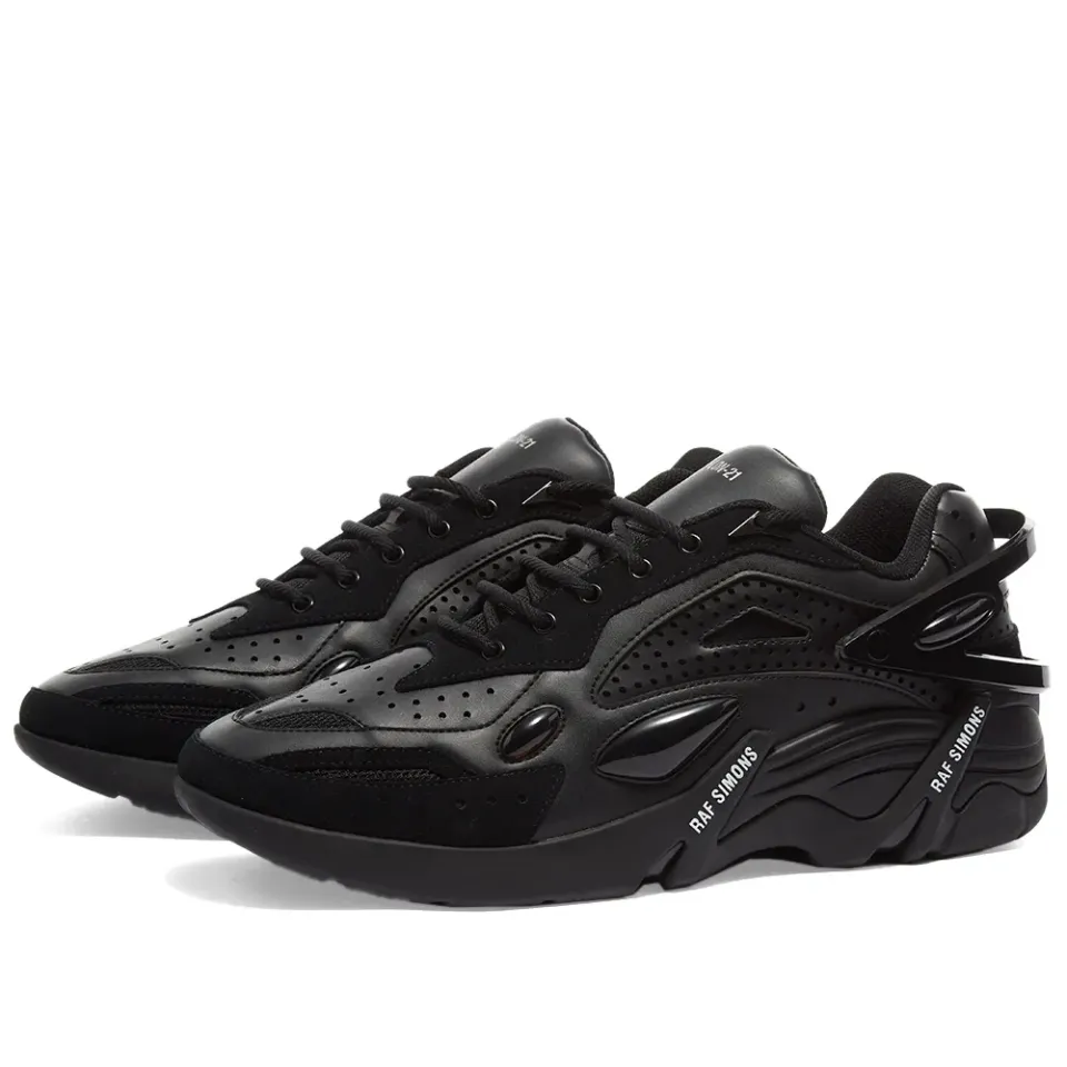 Cylon 21 Sneaker