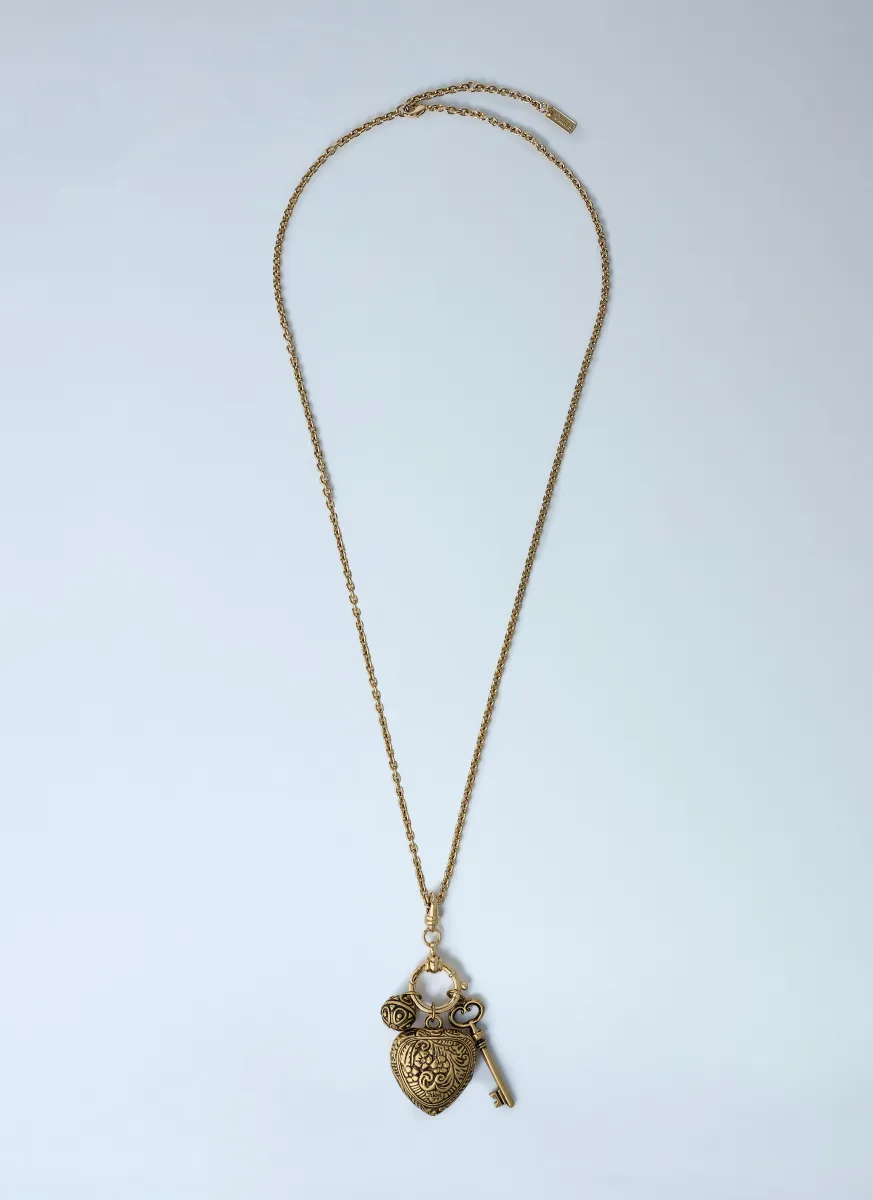 Château Treasures Pendant Necklace