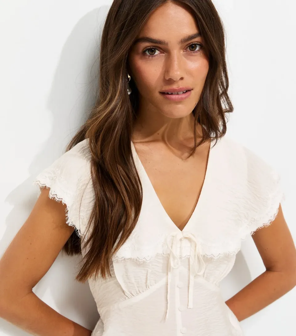 Women's Petite Cream Crinkle Texture Faux Button Lace Cape Blouse