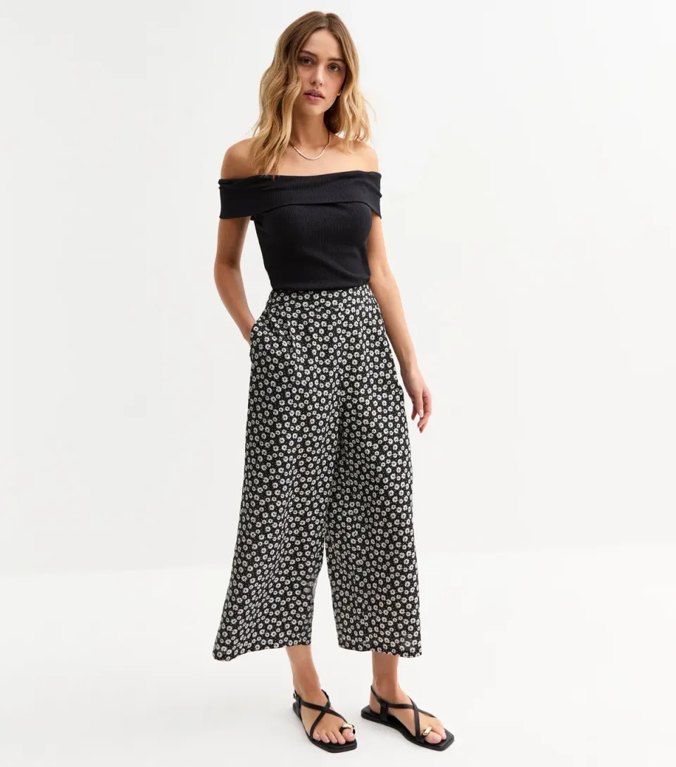 Women's Black Floral Print Wide Leg Cropped Trousers