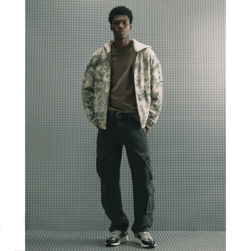 Loose Fit Cargo Jeans