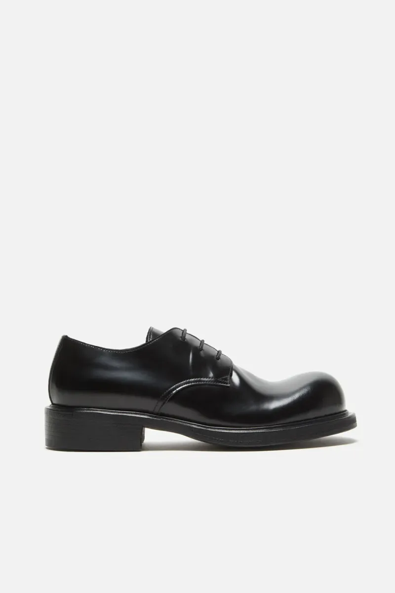 Lace-up leather shoes