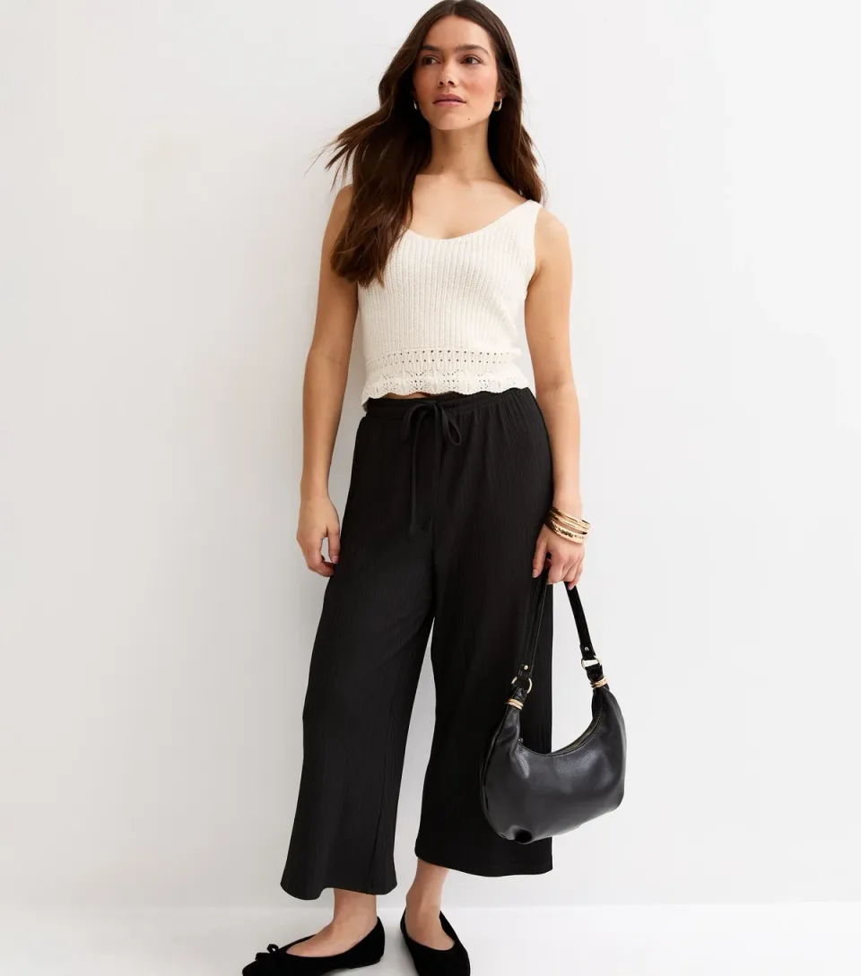 Women's Petite Black Crinkled Cropped Wide Leg Trousers