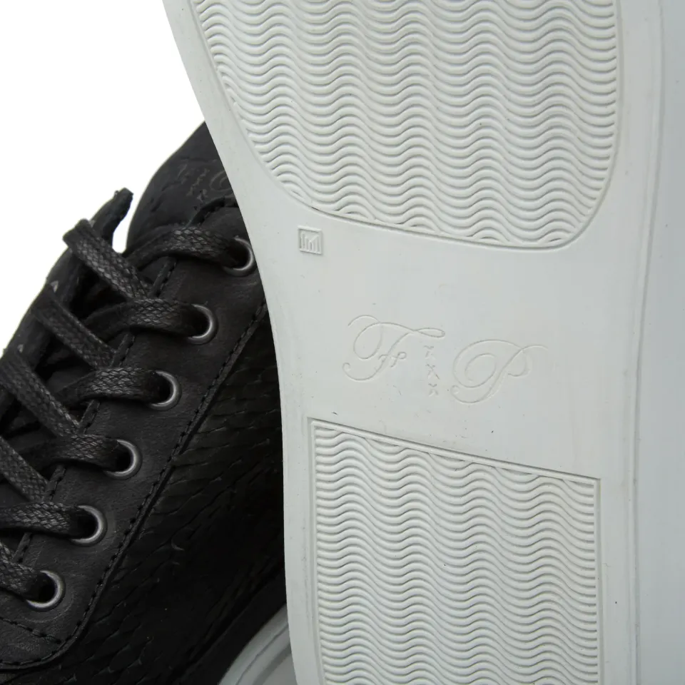 Low Top Sneaker
