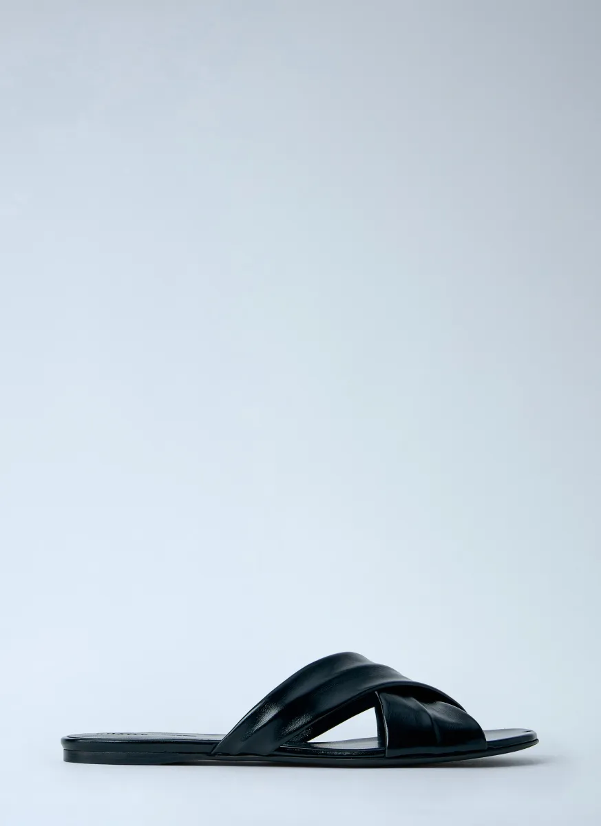 Liria Flat Sandals
