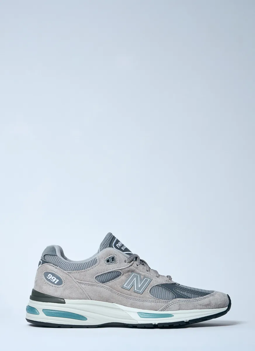 991v2 Sneakers
