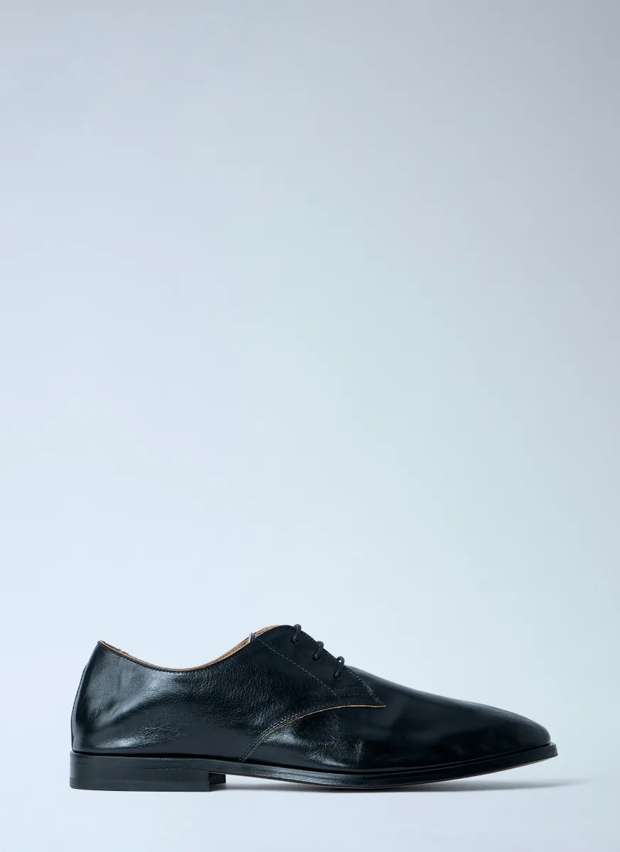 Collapsing Consultant Shoes