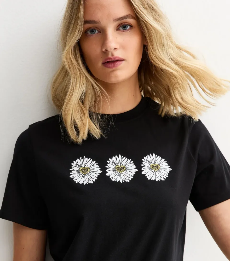 Women's Black Daisy Print T-Shirt
