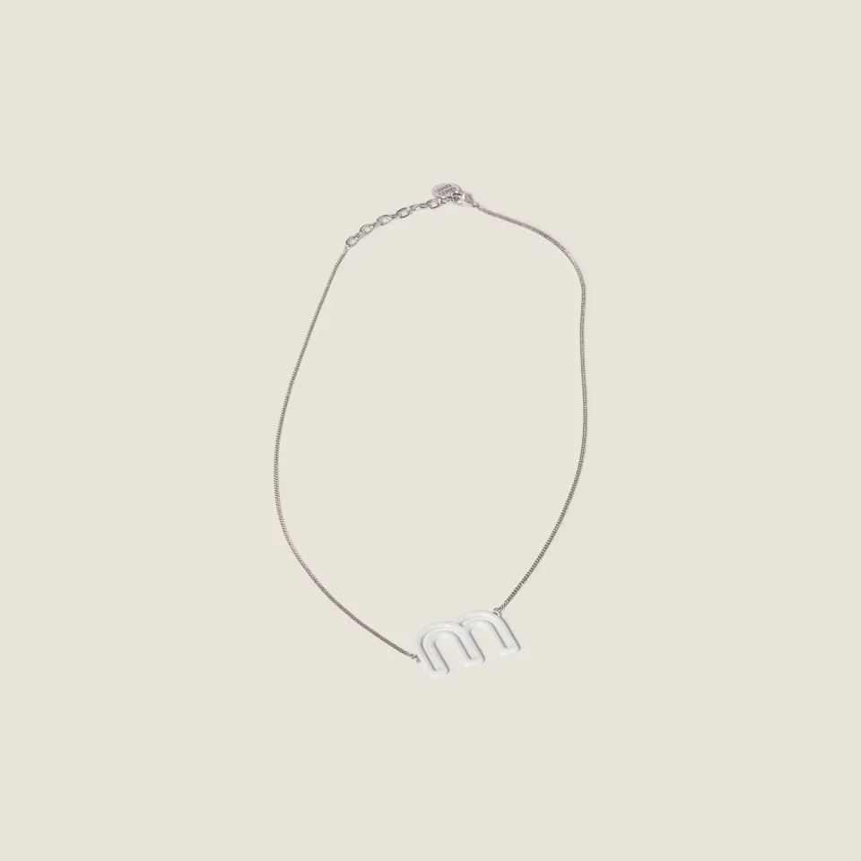 Metal necklace